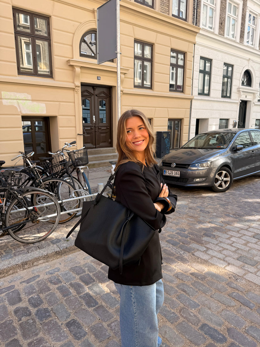 Andrea Strap Bag - Black