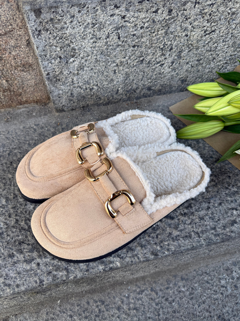 Nathalie Buckle Teddy Slippers - Beige
