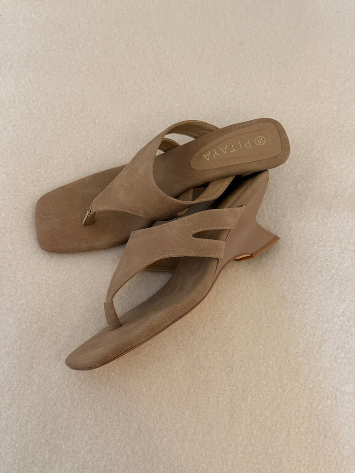 Ditte Plateau Slingback Heels - Dark Beige