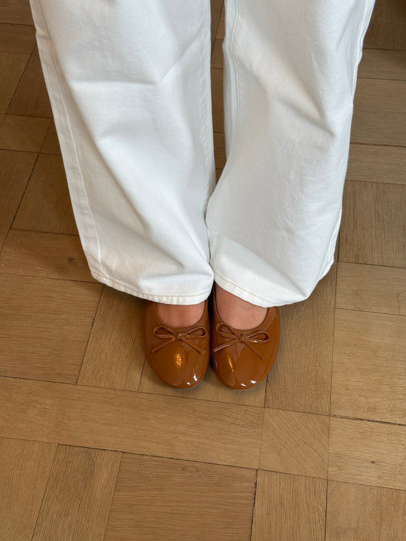 Dora Bow Ballerina - Shiny Camel