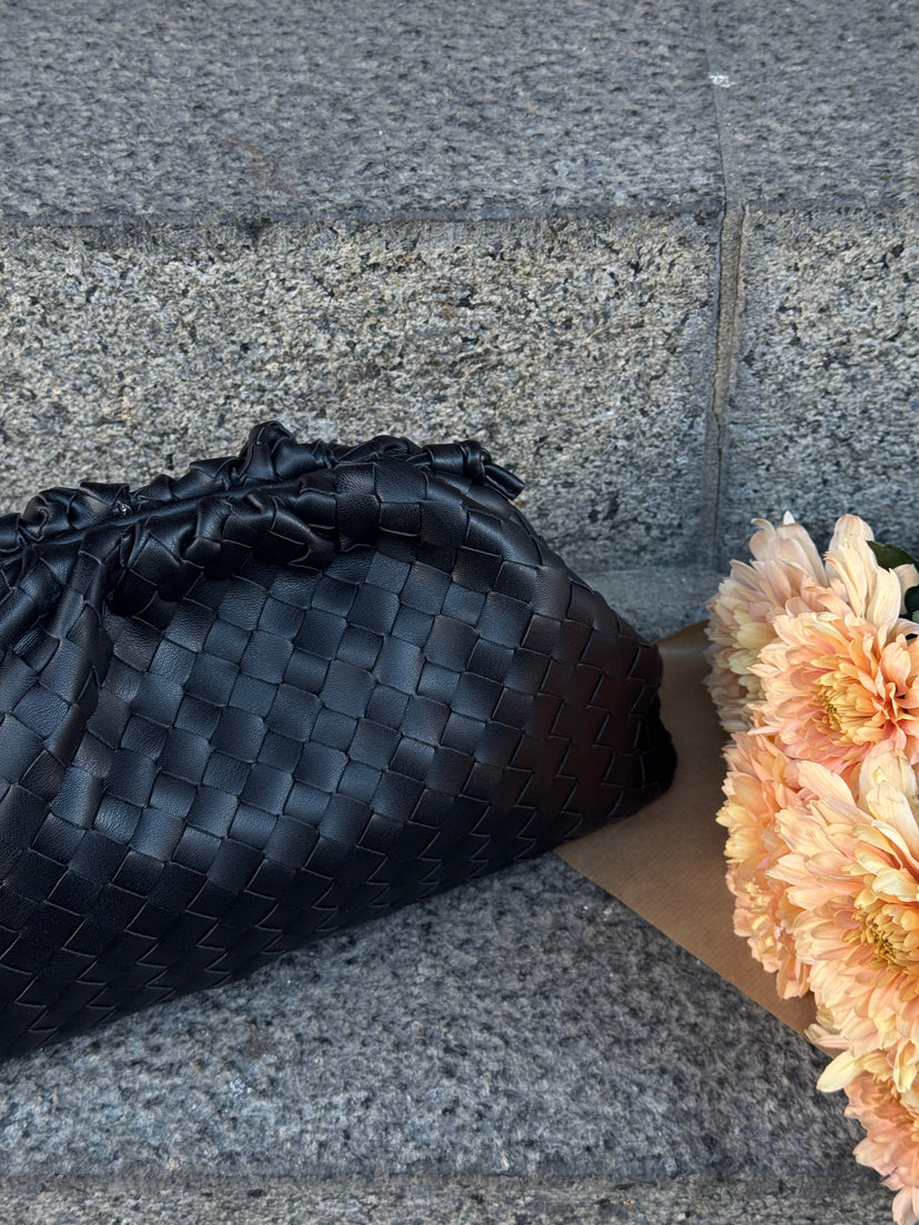 Aya Large Clutch - Black