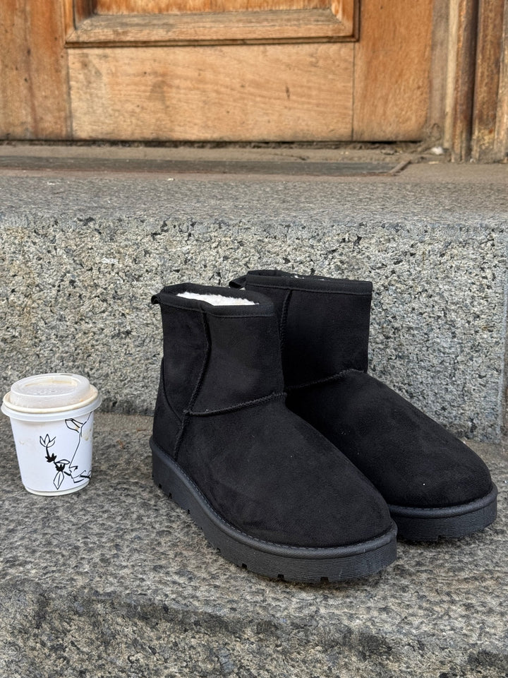 Daisy Teddy Boots - Black