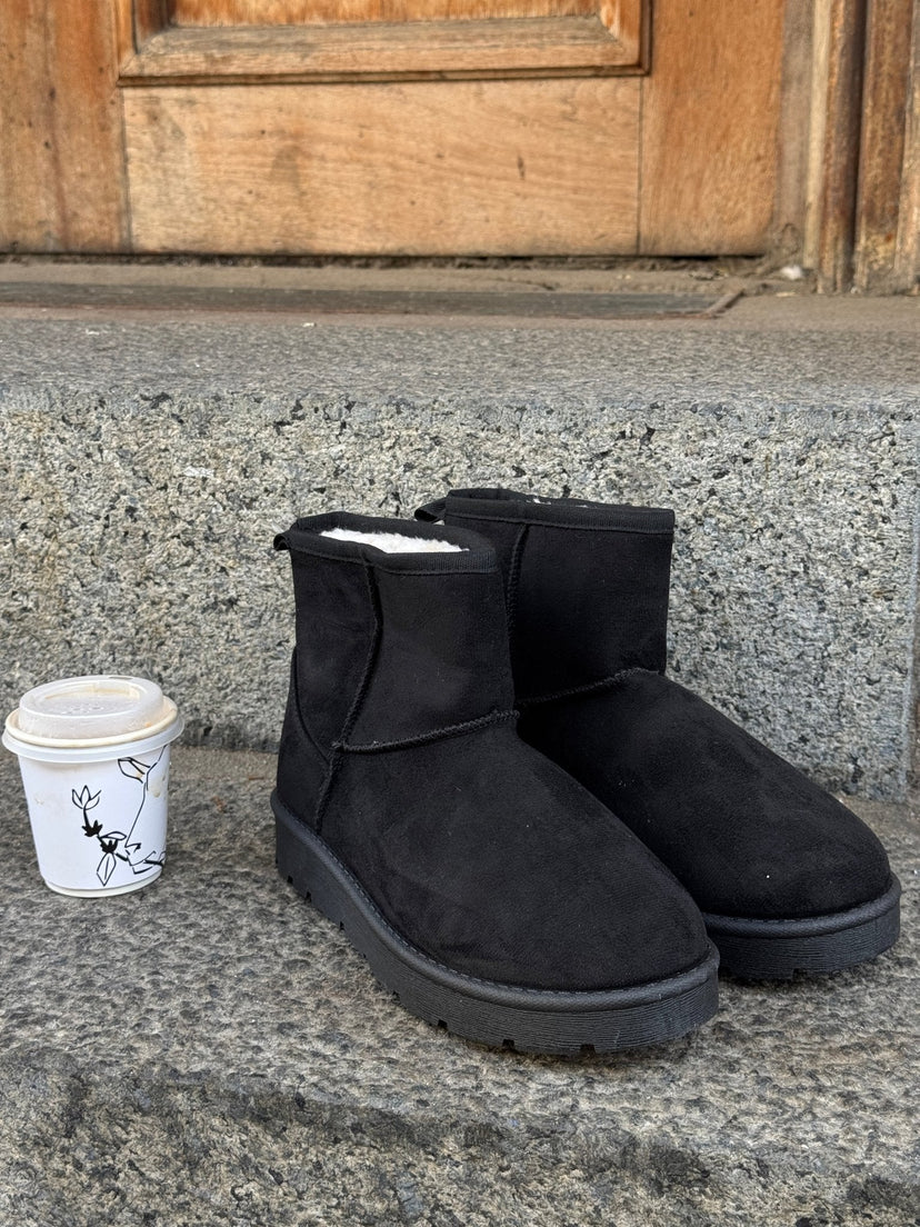 Daisy Teddy Boots - Black