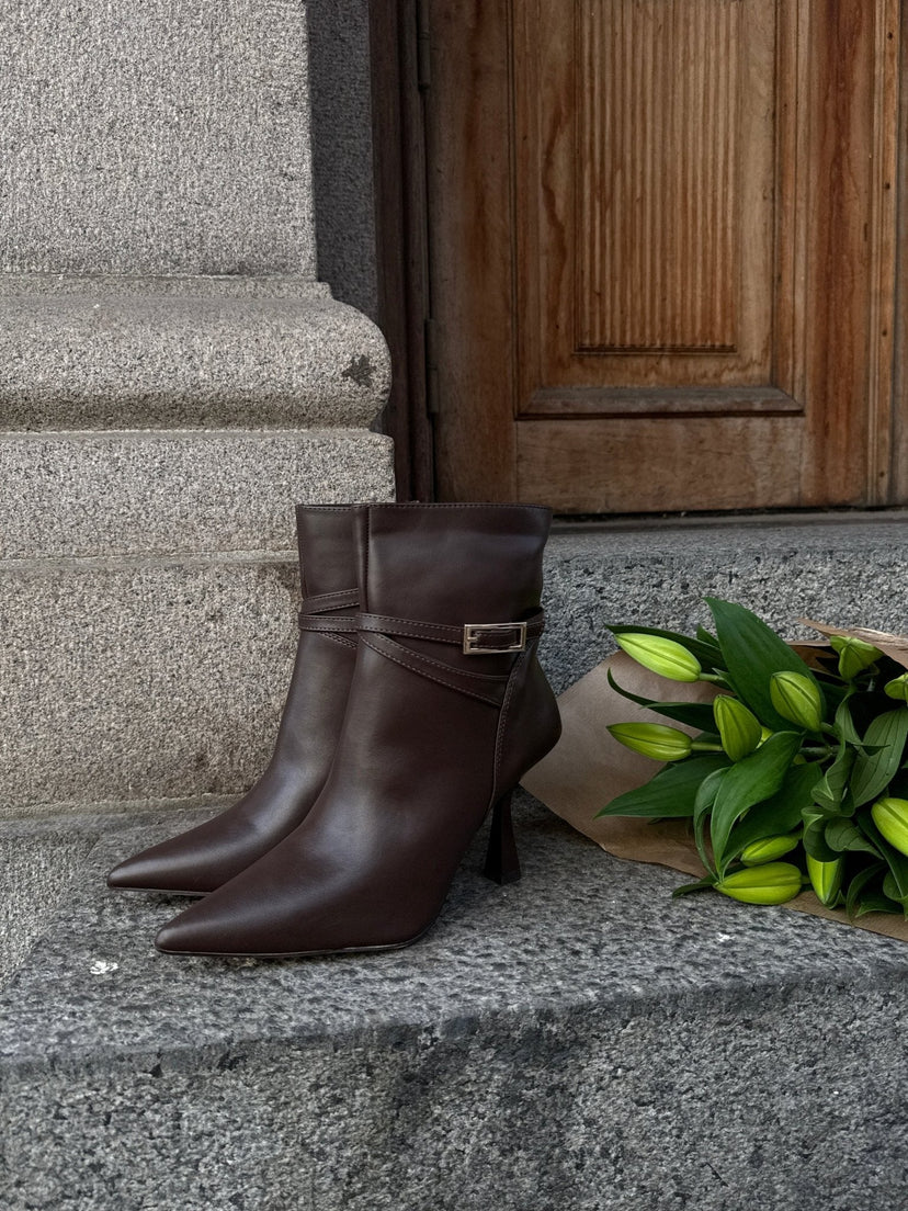 Fanny Buckle Boots - Dark Brown